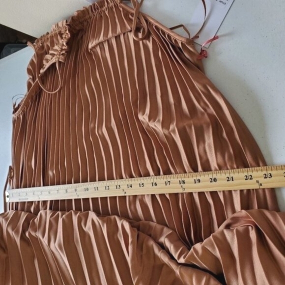 Rosevelvet Pleated Maxi Dress Size 1X NWT Halter-neckline Sleeveless Midi NEW - Picture 10 of 13